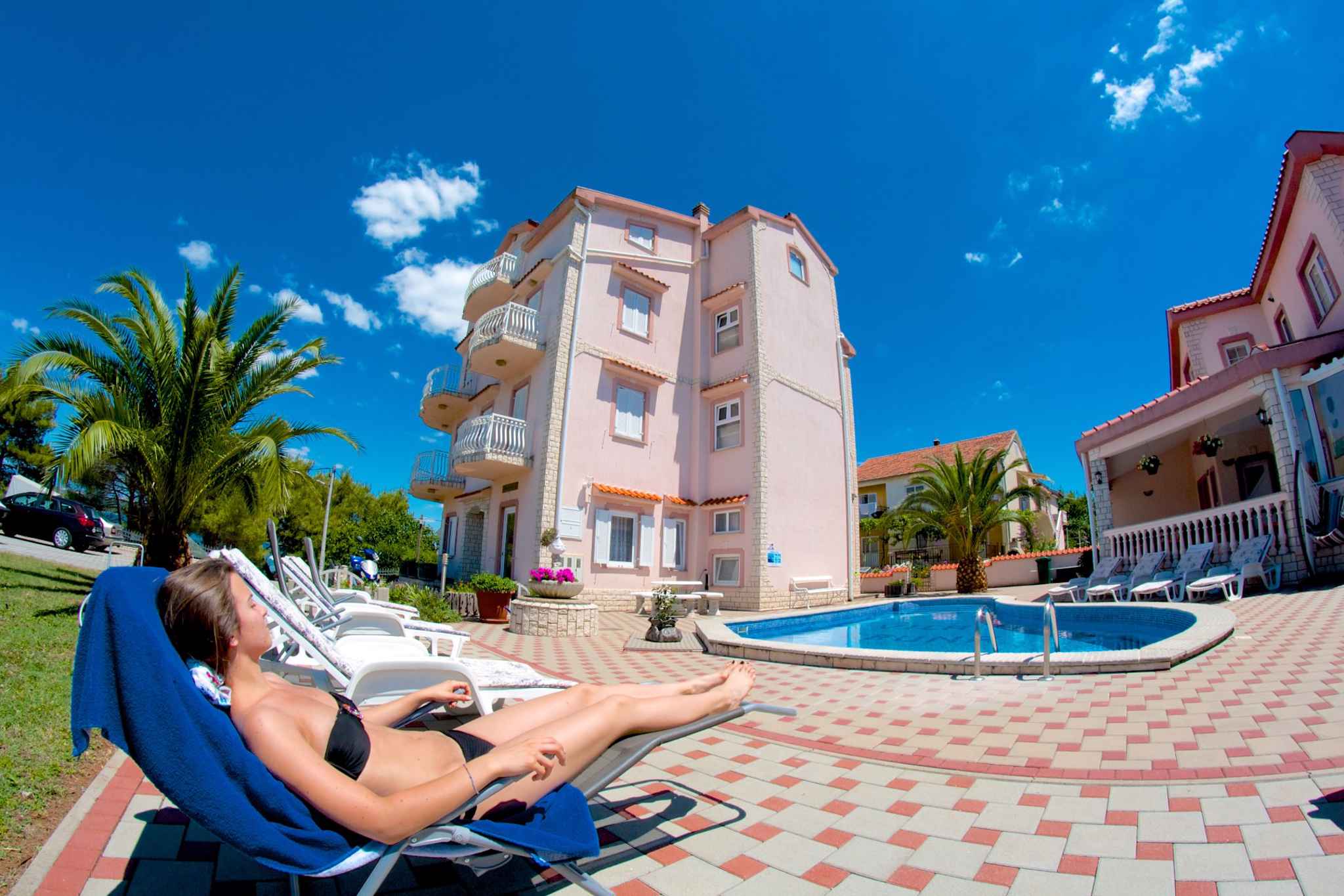 Ferienwohnung mit Pool 20 m von der Adria   kroatische Inseln