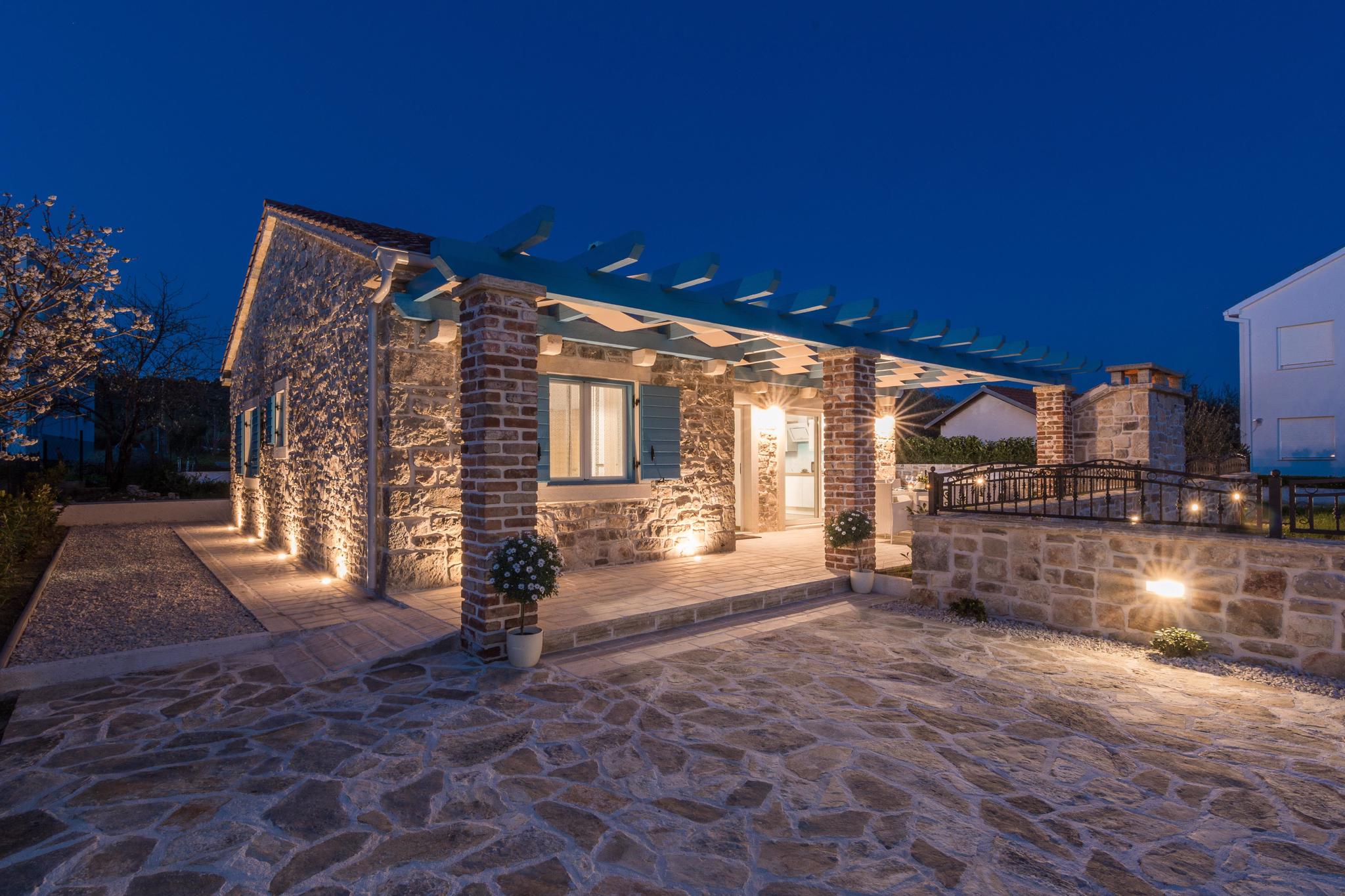 Villa mit Pool, Klima und Grill Ferienhaus in Dalmatien