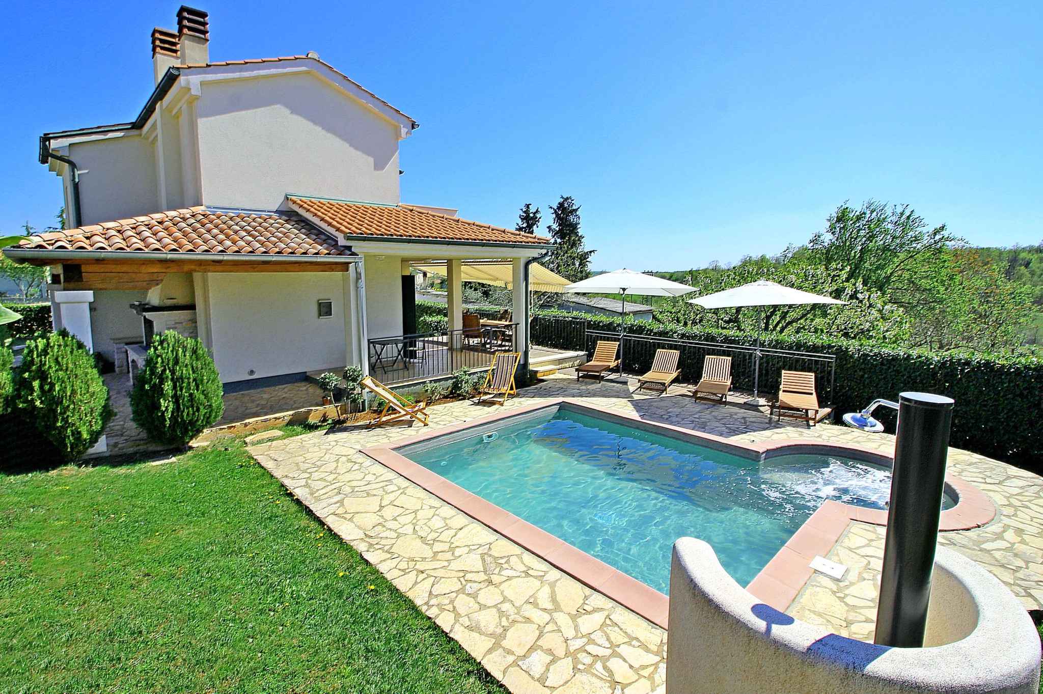 Villa mit Pool, Jacuzzi und Wellenanlage Ferienhaus in Kroatien