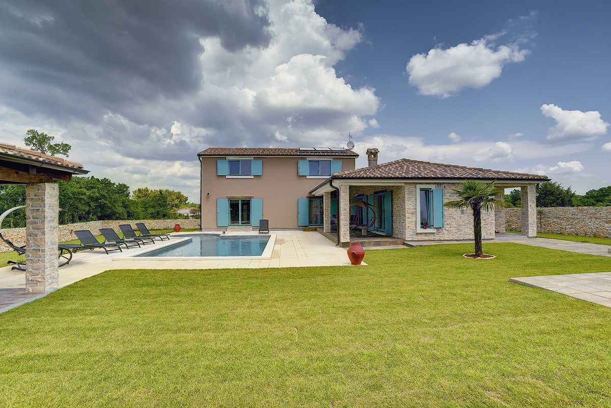 Villa modern eingerichtet mit Swimmingpool Ferienhaus 
