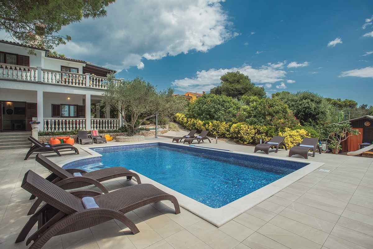 Villa mit Pool und Meerblick Ferienhaus in Istrien