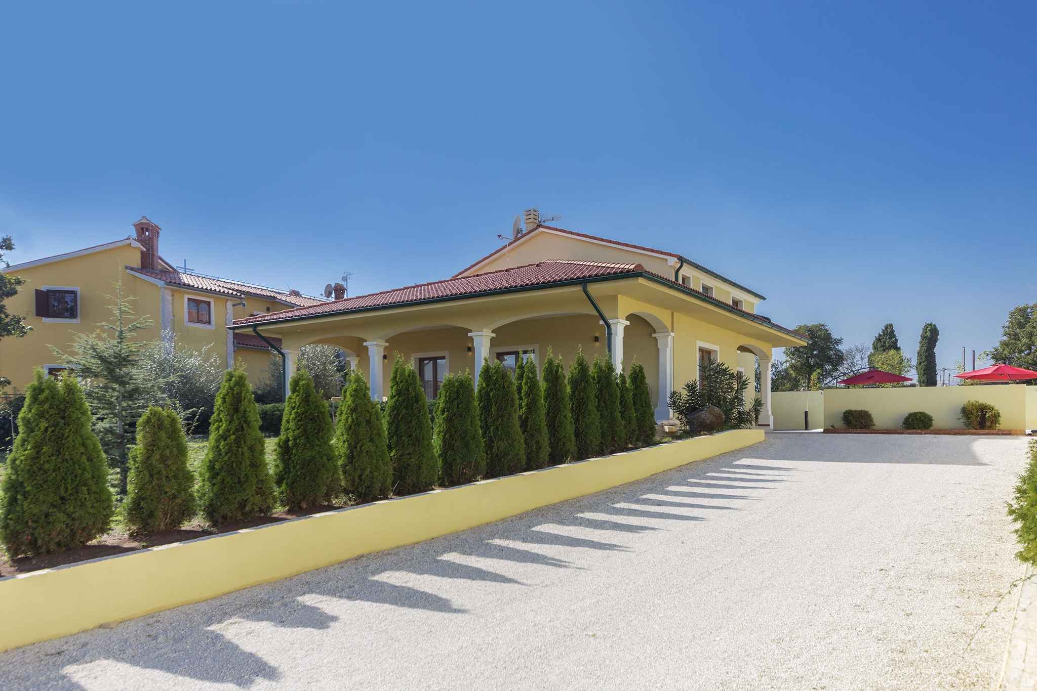 Villa mit Pool, Terrasse und Sommerküche Ferienhaus in Kroatien