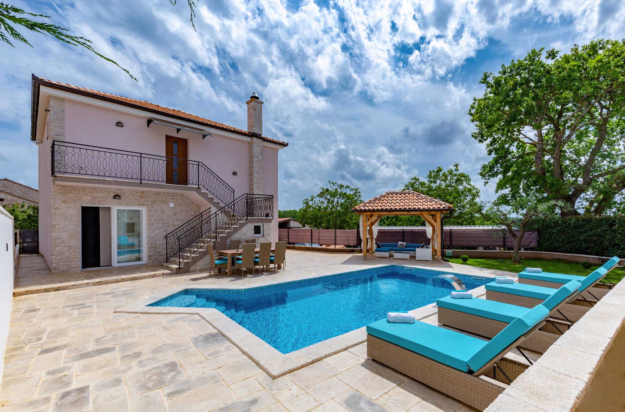 Ferienhaus mit beheizbarem Pool, Billard und Pavil Ferienhaus in Kroatien