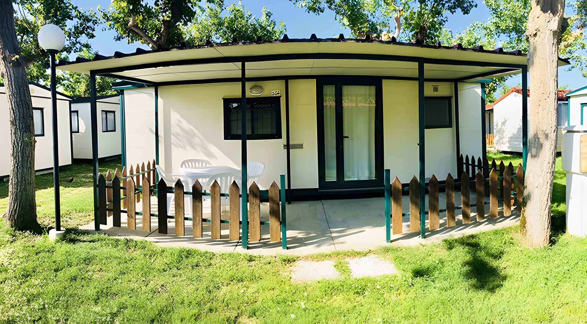 Mobilehome auf Campingplatz im Pinienwald Ferienhaus 