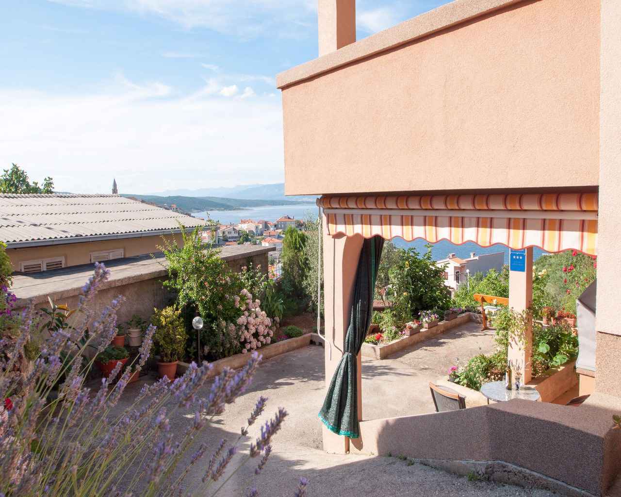 Ferienwohnung mit Terrasse und schönen Meerbl   Insel Krk