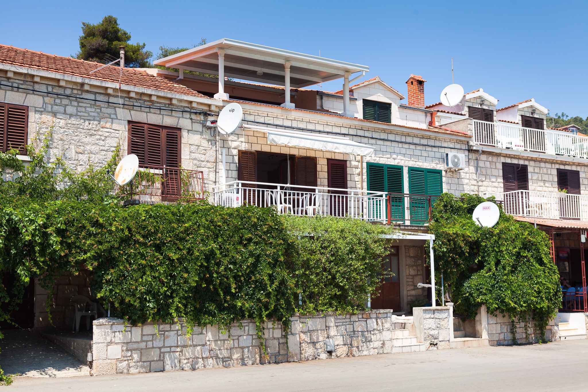Ferienwohnung mit Meerblick und Terrasse nur 50 m   in Dalmatien