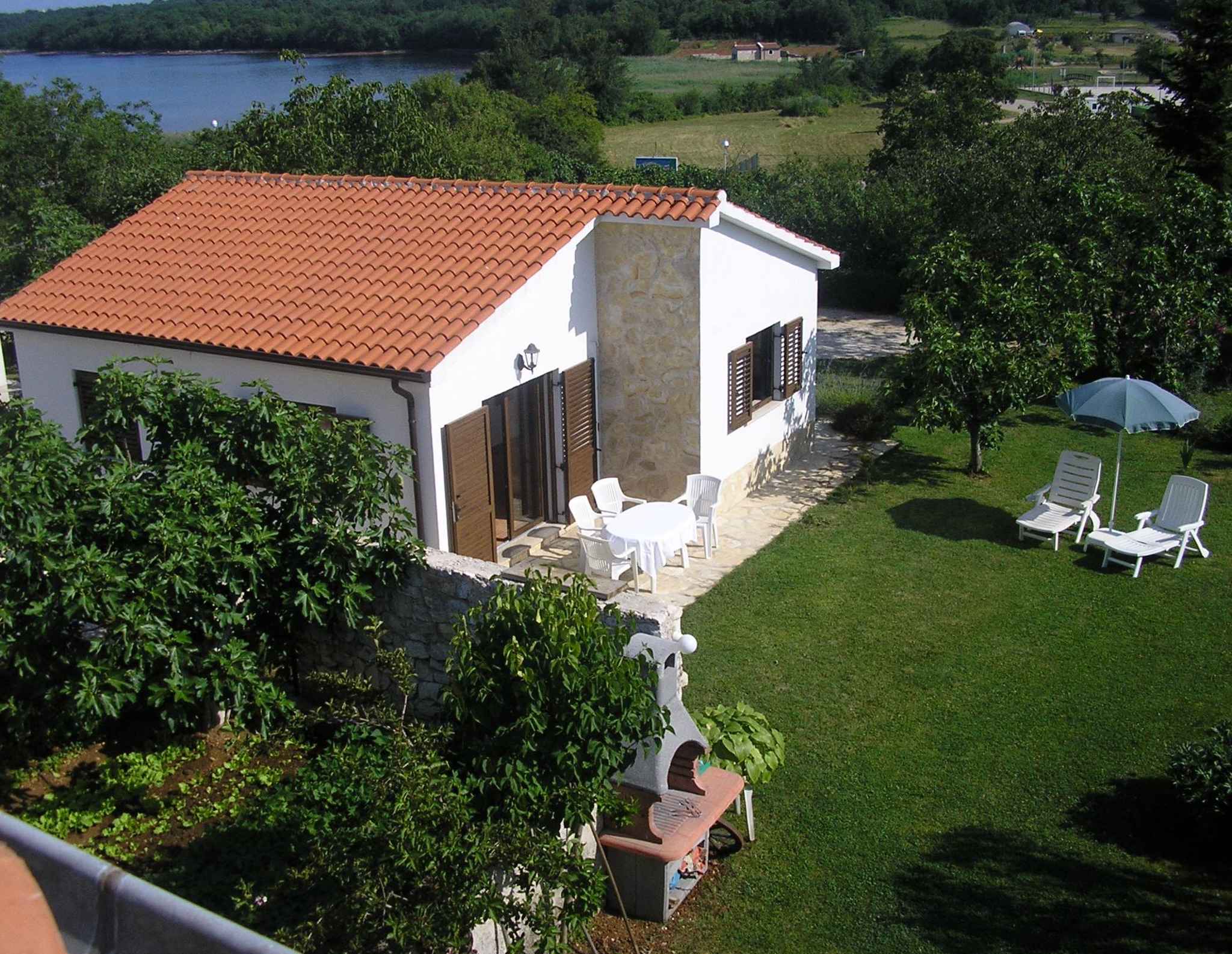 Ferienhaus mit gepflegtem Garten und Klimaanlage Ferienhaus in Kroatien