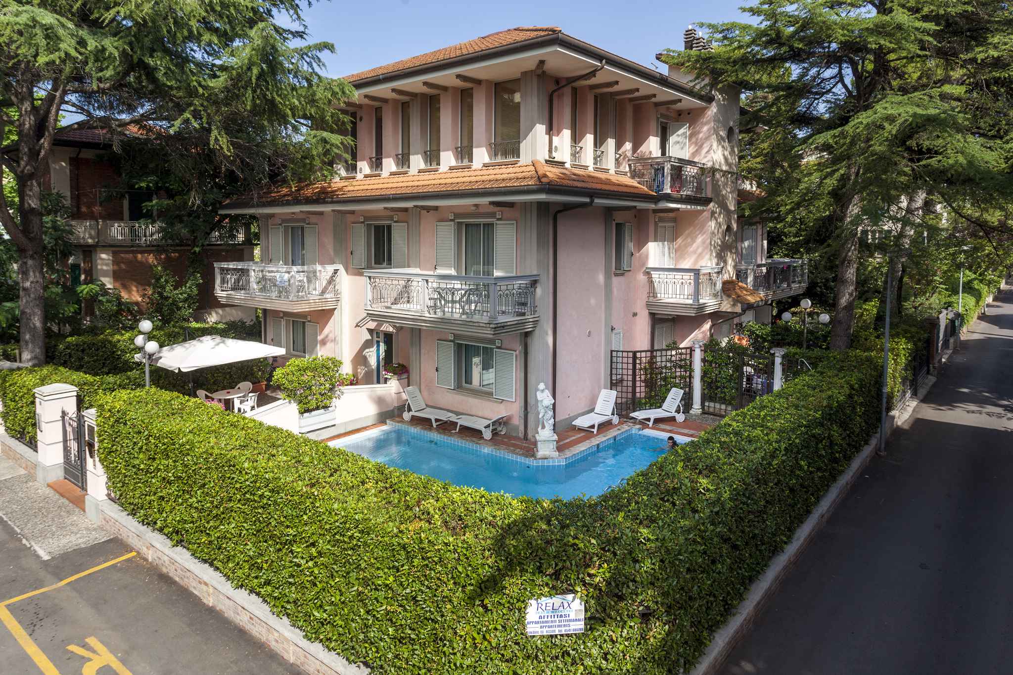 Ferienwohnung auf zwei Etagen mit Balkon und Pool  in Italien