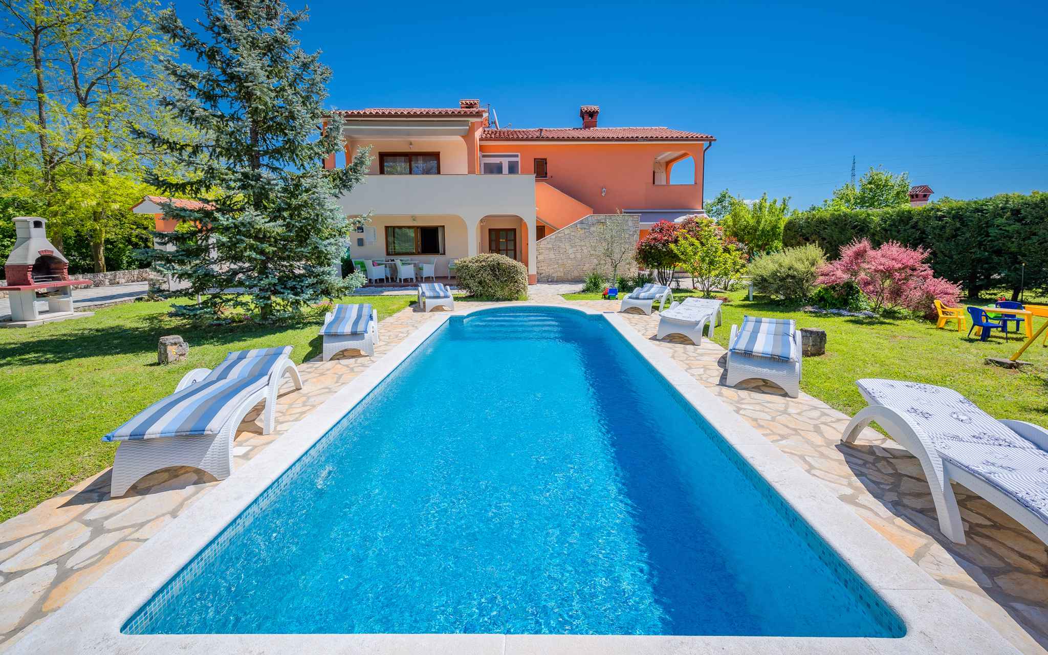 Villa mit Pool und Terrasse Ferienhaus in Kroatien