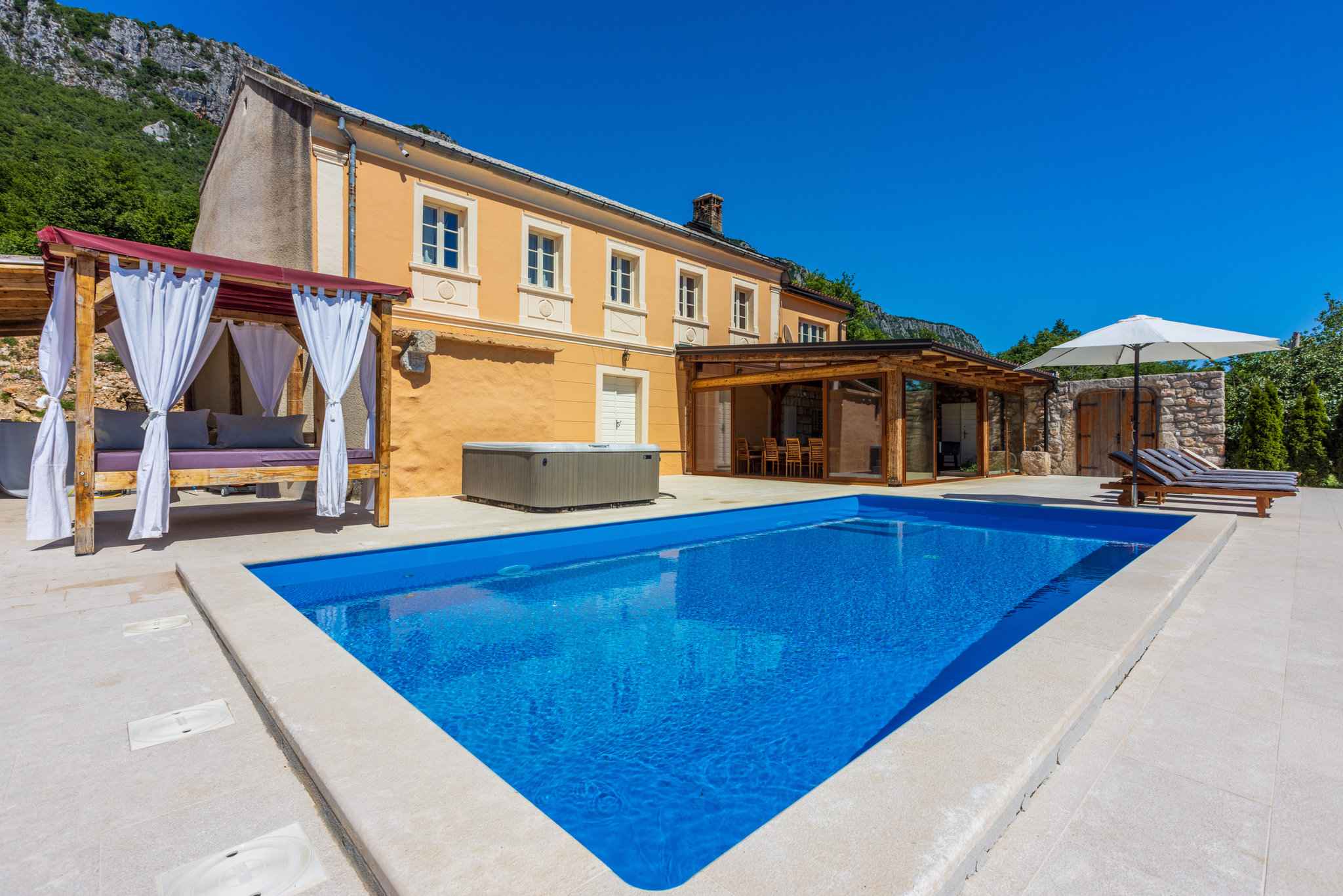 Ferienhaus mit Pool, Terrasse und Klimaanlage Ferienhaus in Kroatien