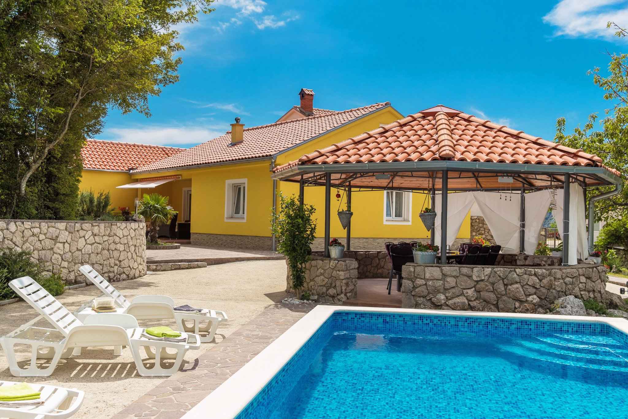 Ferienhaus mit Pool, WLAN und Garage  in Kroatien