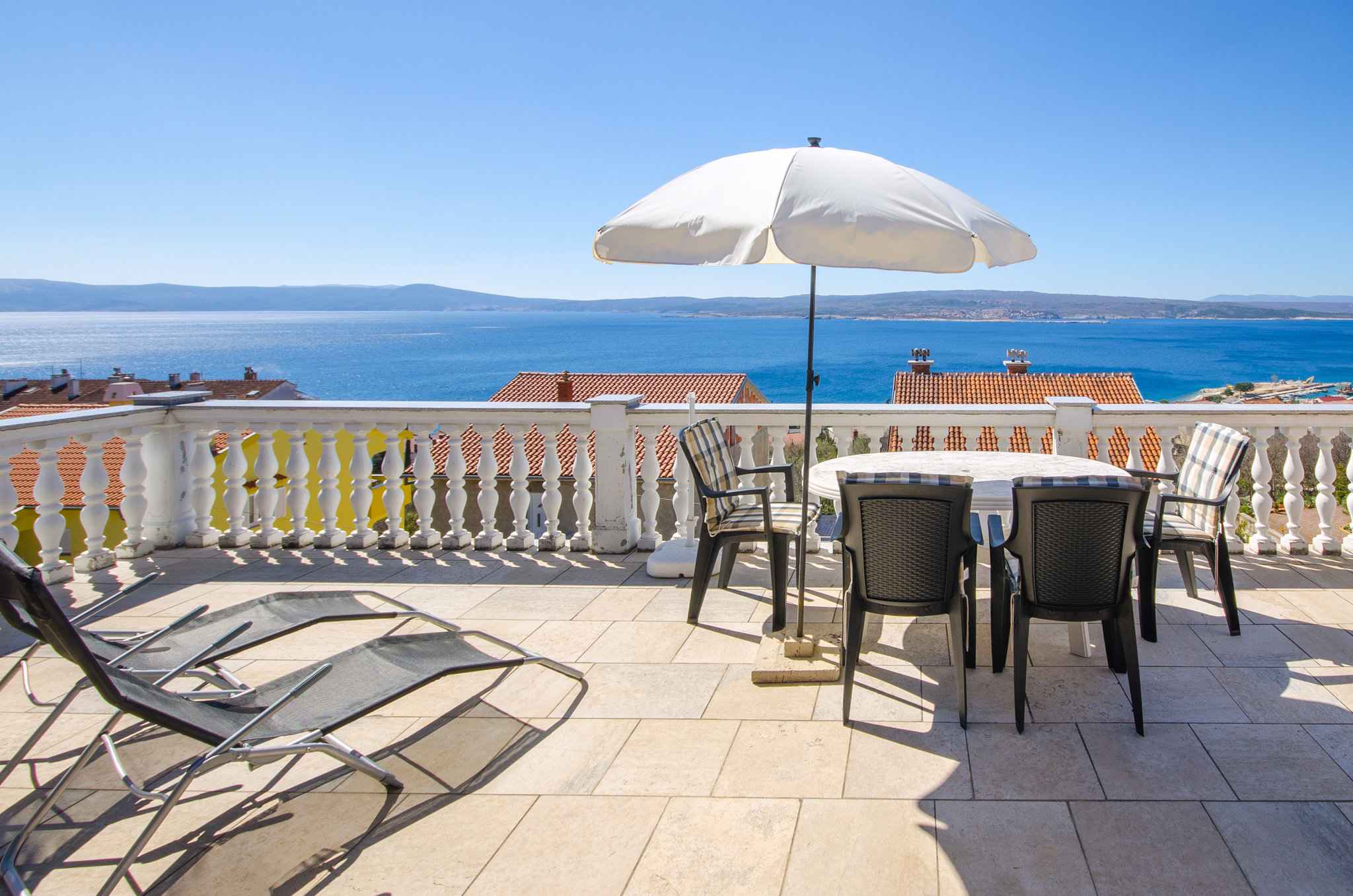 Ferienwohnung mit einer großen Terrasse mit   in Kroatien