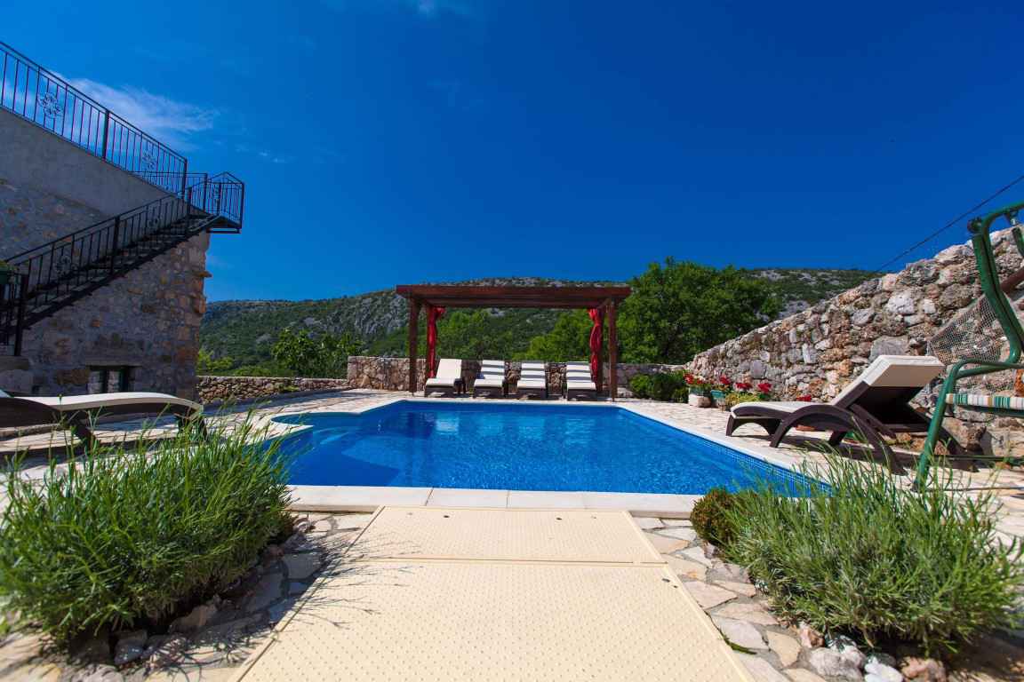 Villa mit Swimmingpool und Sauna Ferienhaus  Bribir
