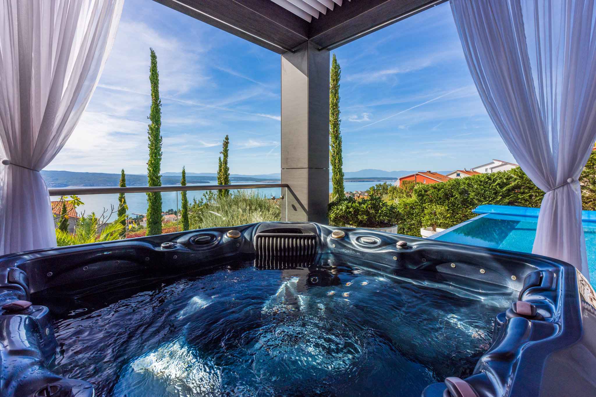 Villa mit Swimmingpool und Whirlpool Ferienhaus in Europa
