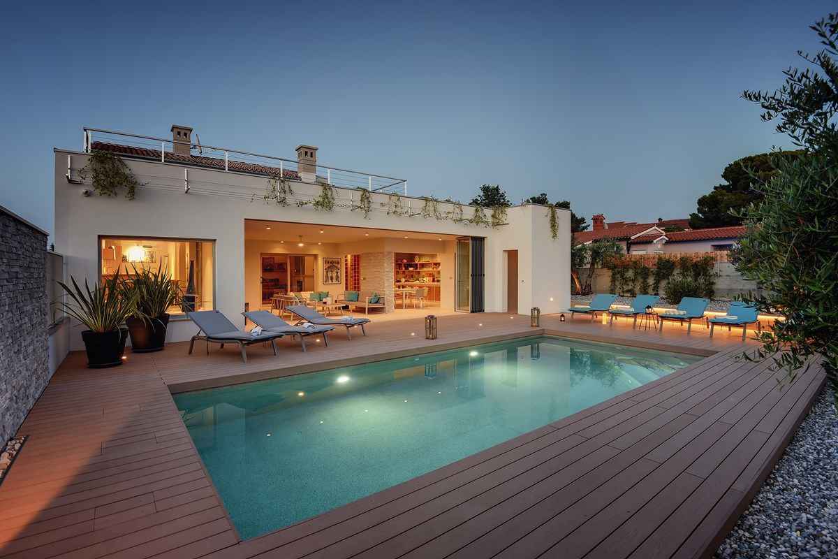 Villa mit Swimmingpool und Meerblick Ferienhaus  Pula